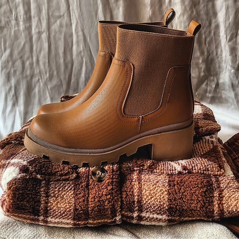 🆕️The Austin// Caramel machiatto lug sole boot